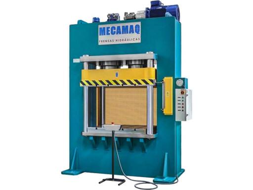 Prasa hydrauliczna o nacisku 500 ton. Powierzchnia użytkowa stołów 1200 x 1200 mm Prześwit pionowy 800 mm