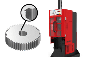 Najszybszy i najbardziej wydajny sposób rowkowania rowków wpustowych jaki zapewnia dłutownica pionowa BM25 to gwarancja jakości i dokładności dla wykonywanych rowków wpustowych w różnych tolerancjach za pomocą najwyższej jakości przepychaczy.
